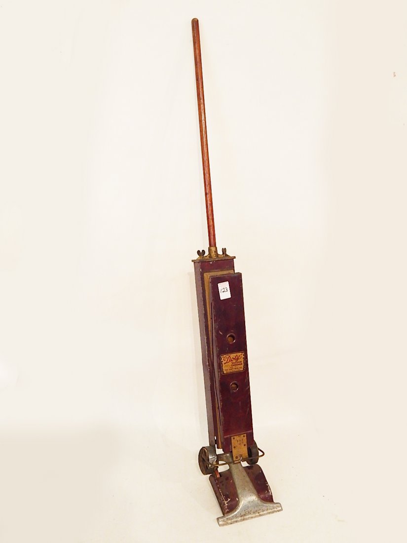 Doty Hand Pump Vacuum Cleaner (1 of 4)