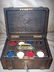 ANTIQUE OAK POCKER CHIP BOX BRASS DECORATIONS & KEYS - 2