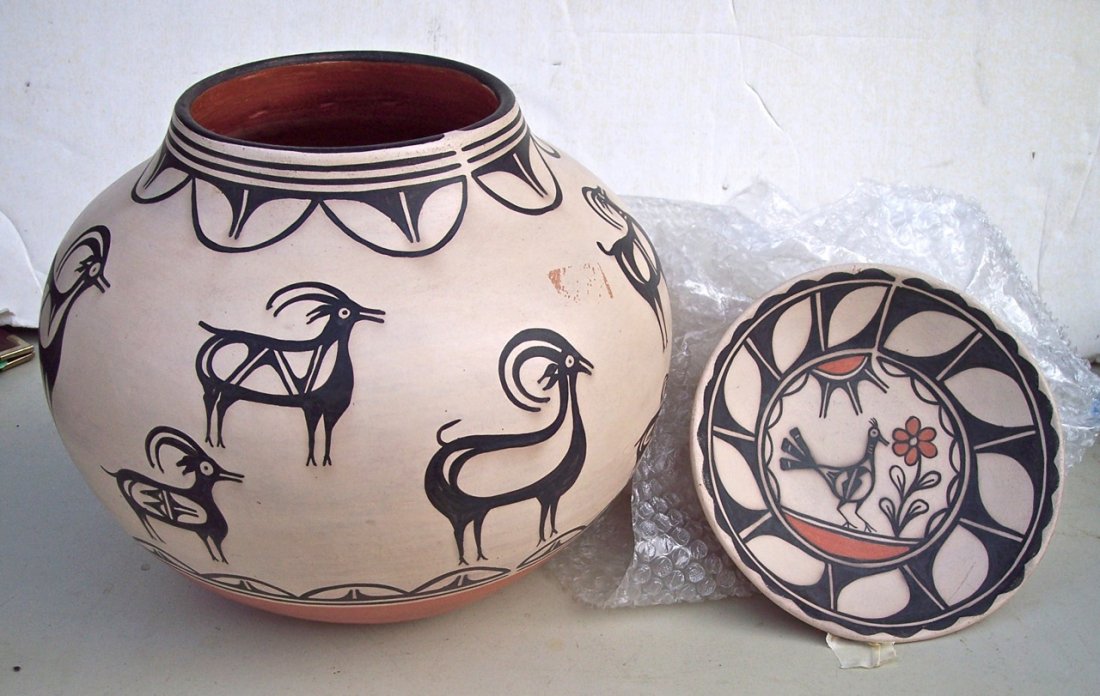 LARGE ROBERT TENORIO ACOMA POT AND DISH, SANTA DOMINGO: FINE QUALITY SIGNED ROBERT TENORIO ACOMA POT AND DISH FROM THE SANTA DONINGO AREA. POT IS 11" TALL & 13" WIDE.