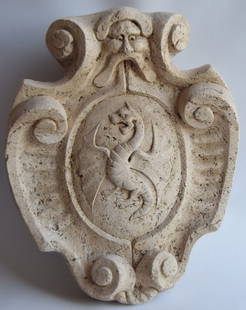 COAT OF ARMS IN TRAVERTINE: Renaissance style coat of arms carved on Roman travertine, representing the noble "Del Drago" family. Dimensions: 50x40cm. Good condition - used with small signs of aging & blemishes.YOU CAN REQUEST