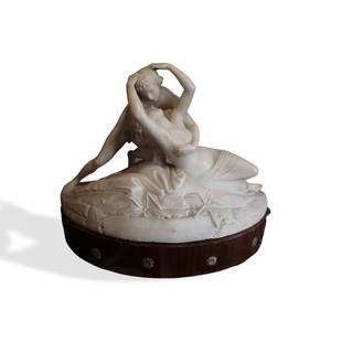 AMORE E PSYCHE: Cupid and Psyche sculpture in Alabaster, late 19th century. Dimensions: 63x50cm. Good condition - used with small signs of aging & blemishes.YOU CAN REQUEST FURTHER PHOTOS BY EMAIL.TO KNOW THE EXACT