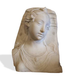 SCULPTURE OF MADONNA: Madonnina sculpture in white statuary marble. Nineteenth century. Dimensions: 38X28X25cm. Good condition - used with small signs of aging & blemishes.YOU CAN REQUEST FURTHER PHOTOS BY EMAIL.TO KNOW