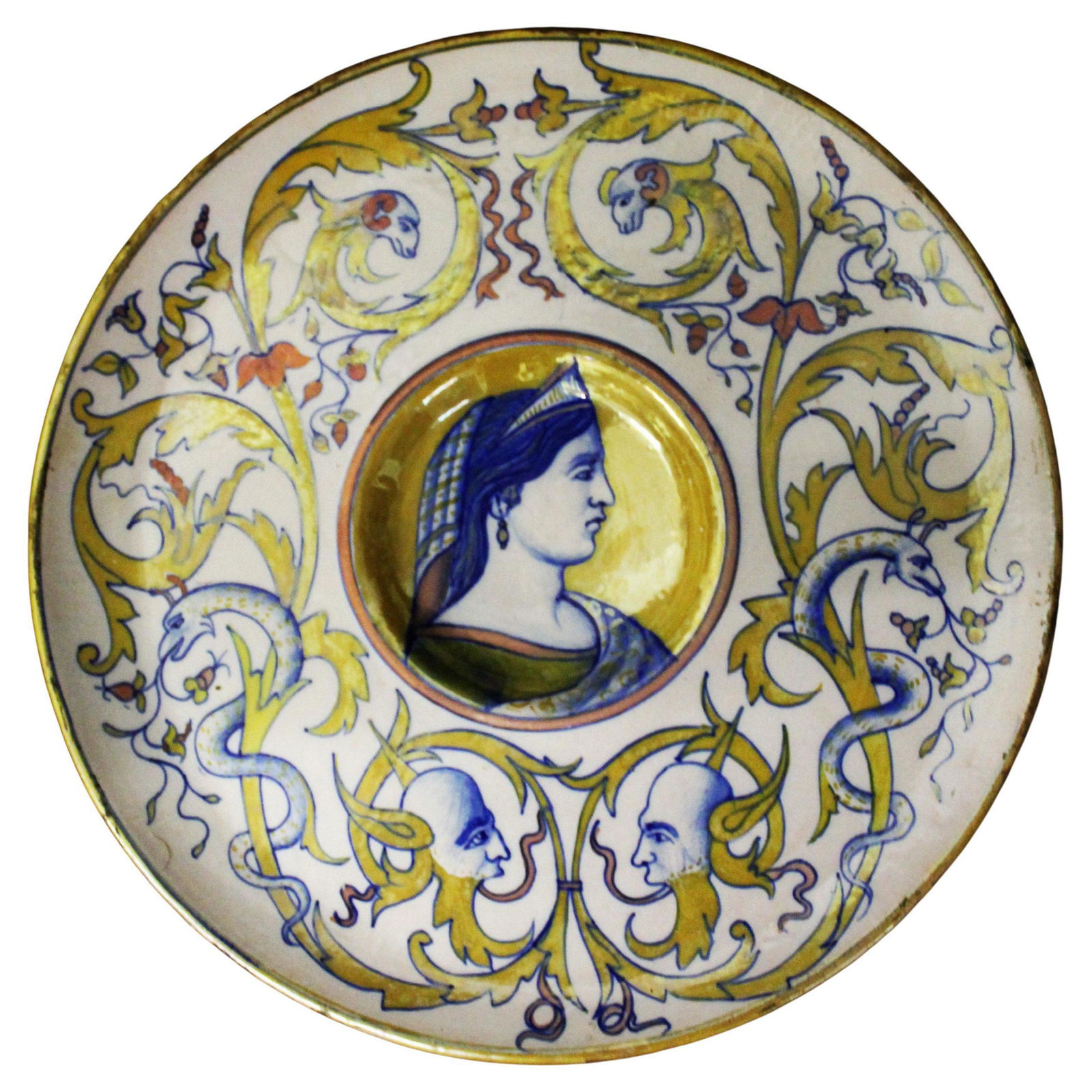 Deruta ceramic plate, end of the 19th century. (1 of 5)