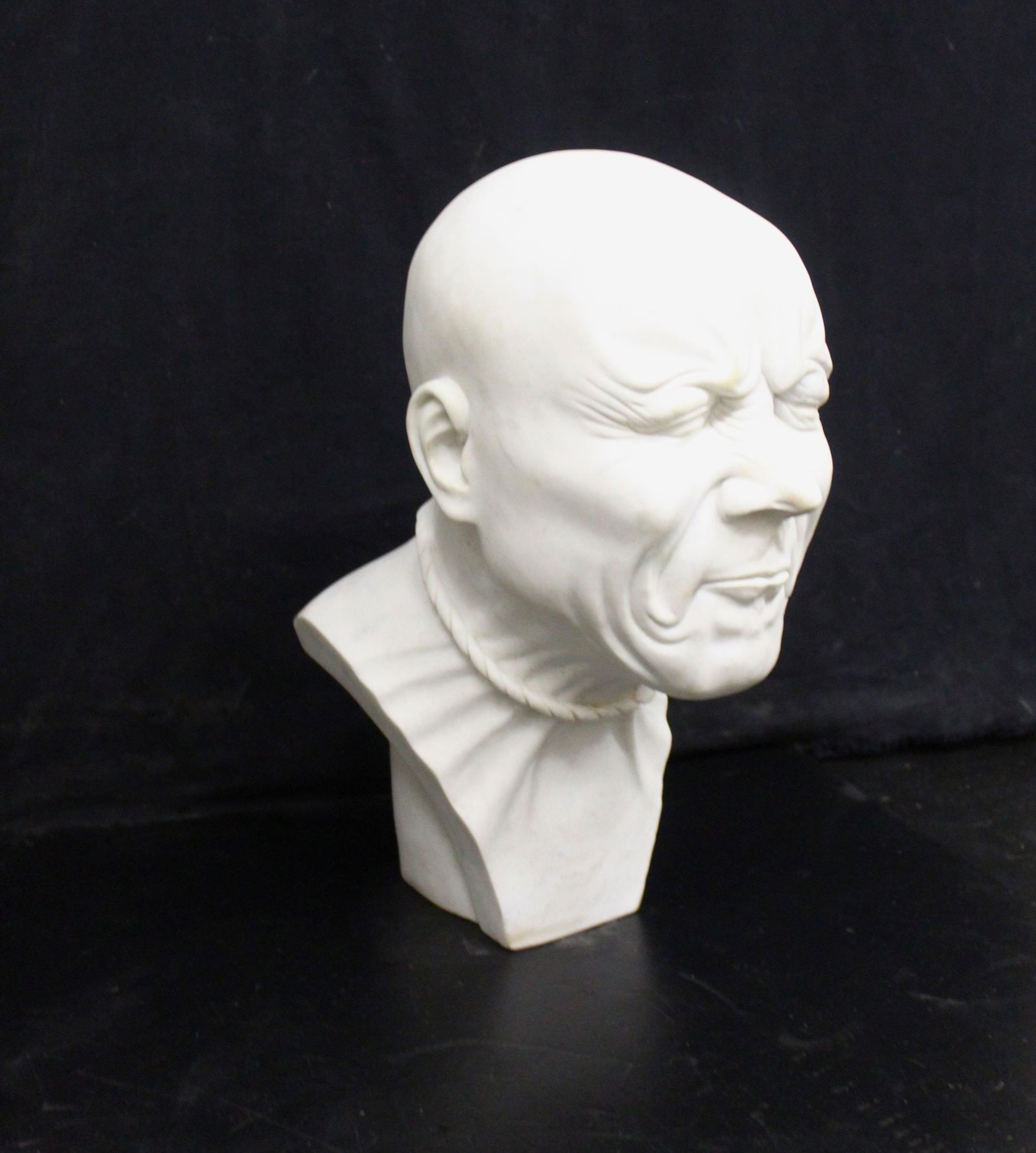 From the model by Franz Xaver Messerschmidt: Sculpture, smiling head from the model of Franz Xaver Messerschmidt - Marble - Late 20th century. ADDITIONAL PHOTOS, INFORMATION OF THE LOT AND SHIPPING INFORMATION CAN BE REQUEST BY SENDING AN EMAIL
