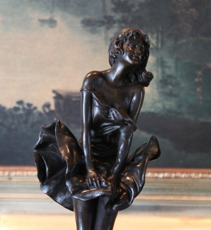 Marilyn Monroe Famous Pose Bronze Sculpture: Marilyn Monroe Pose Bronze Sculpture 12H x 5 1/2W x 4 3/4D 8 lbs. This is a solid bronze sculpture on a marble base. This bronze was crafted using the "Lost Wax Casting" process. Lost-Wax casting is t