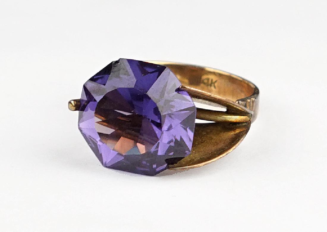 A Synthetic Color Change Sapphire Ring. (1 of 1)