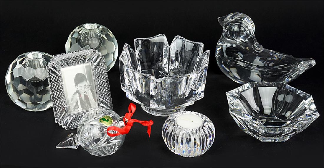 A Collection of Decorative Items. (1 of 1)