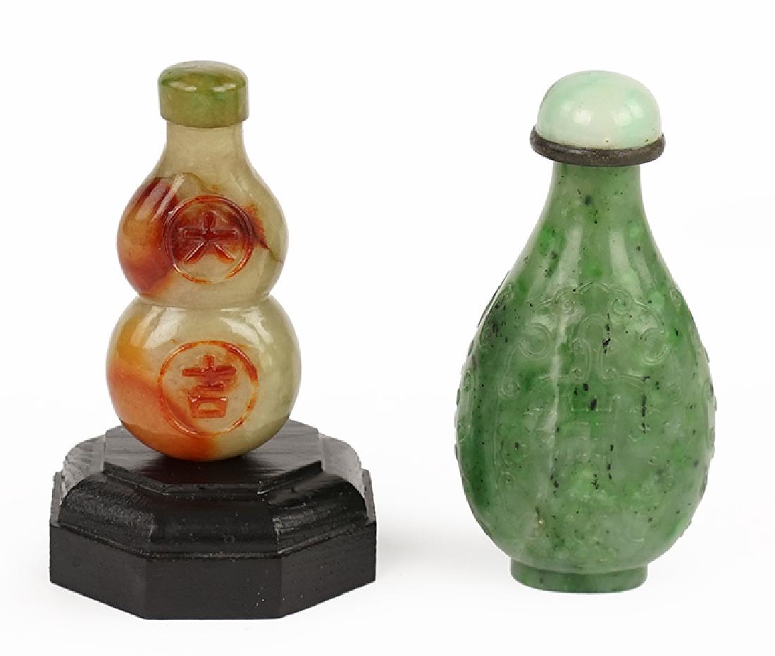 A Chinese Carved Russet Jade Double Gourd Snuff Bottle. (1 of 10)