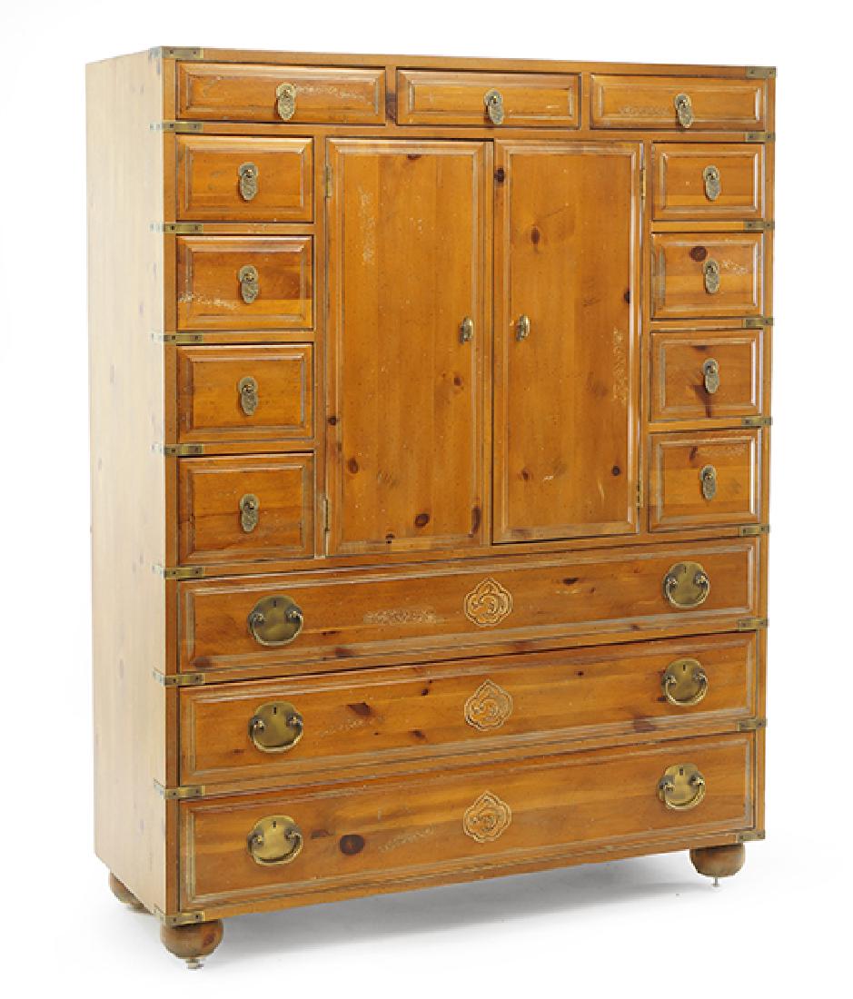 A Pair Of Henredon Cabinets. (1 of 1)