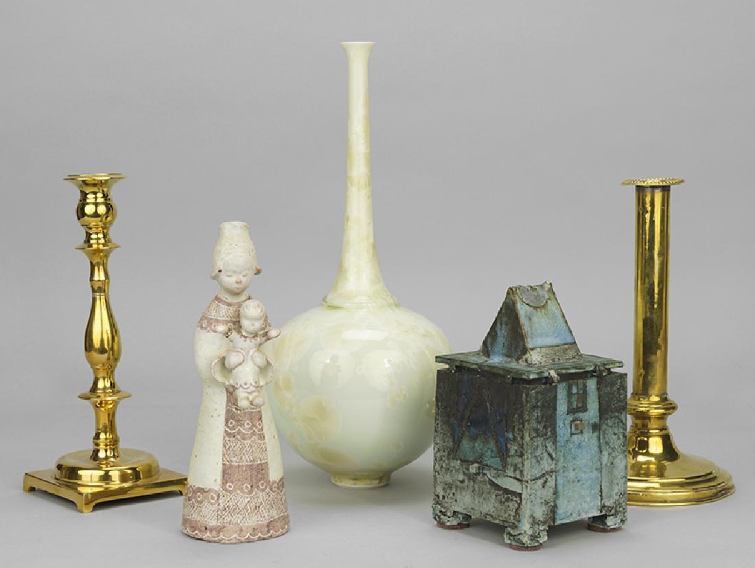 A Collection of Decorative Items. (1 of 1)