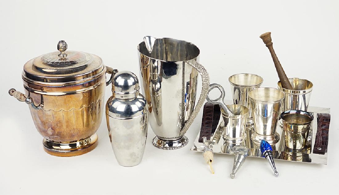 A Collection of Bar Accessories. (1 of 1)