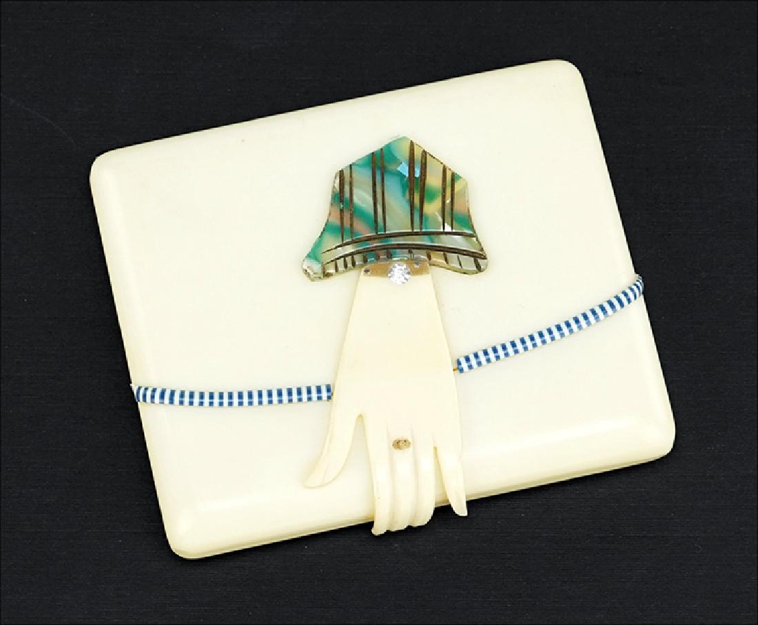 An Art Deco Compact. (1 of 1)