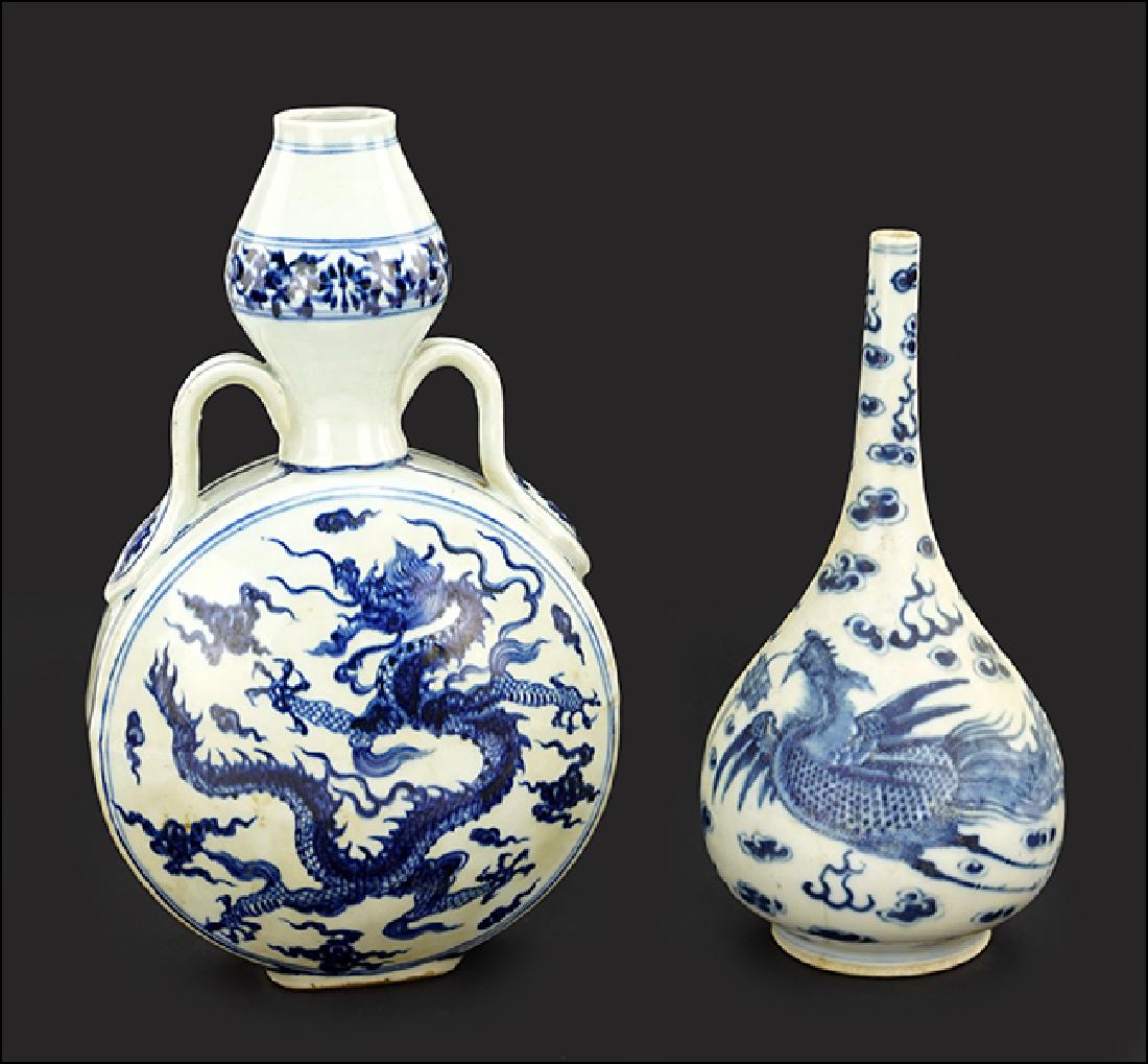 A Chinese Blue and White Porcelain Moon Flask Vase. (1 of 1)