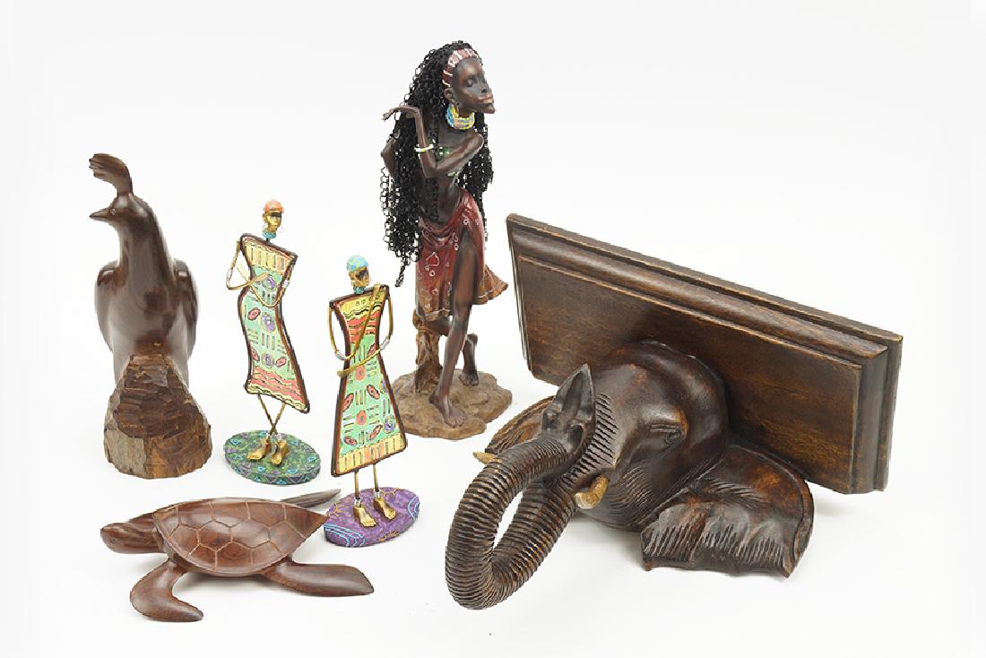 A Collection of Decorative Items. (1 of 1)