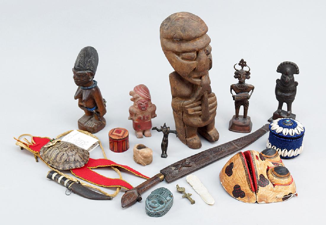 A Collection of Decorative Items. (1 of 1)