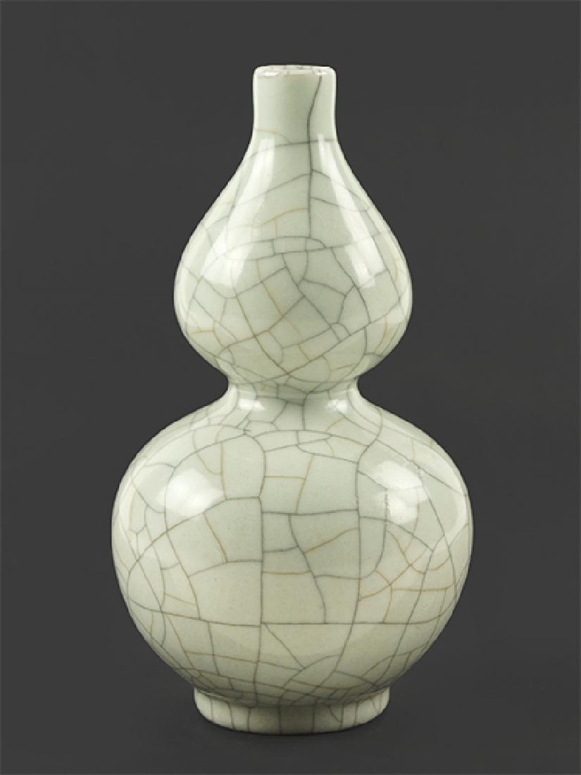 A Chinese Crackle Glaze Double Gourd Vase. (1 of 1)