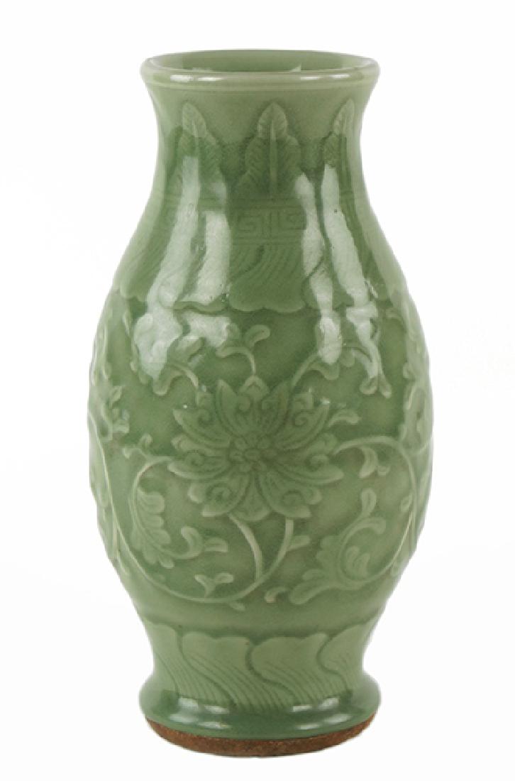 A Chinese Ming Style Celadon Vase. (1 of 4)