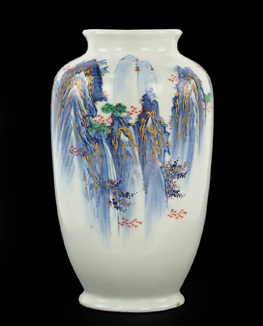 A Chinese Porcelain Vase. (1 of 10)
