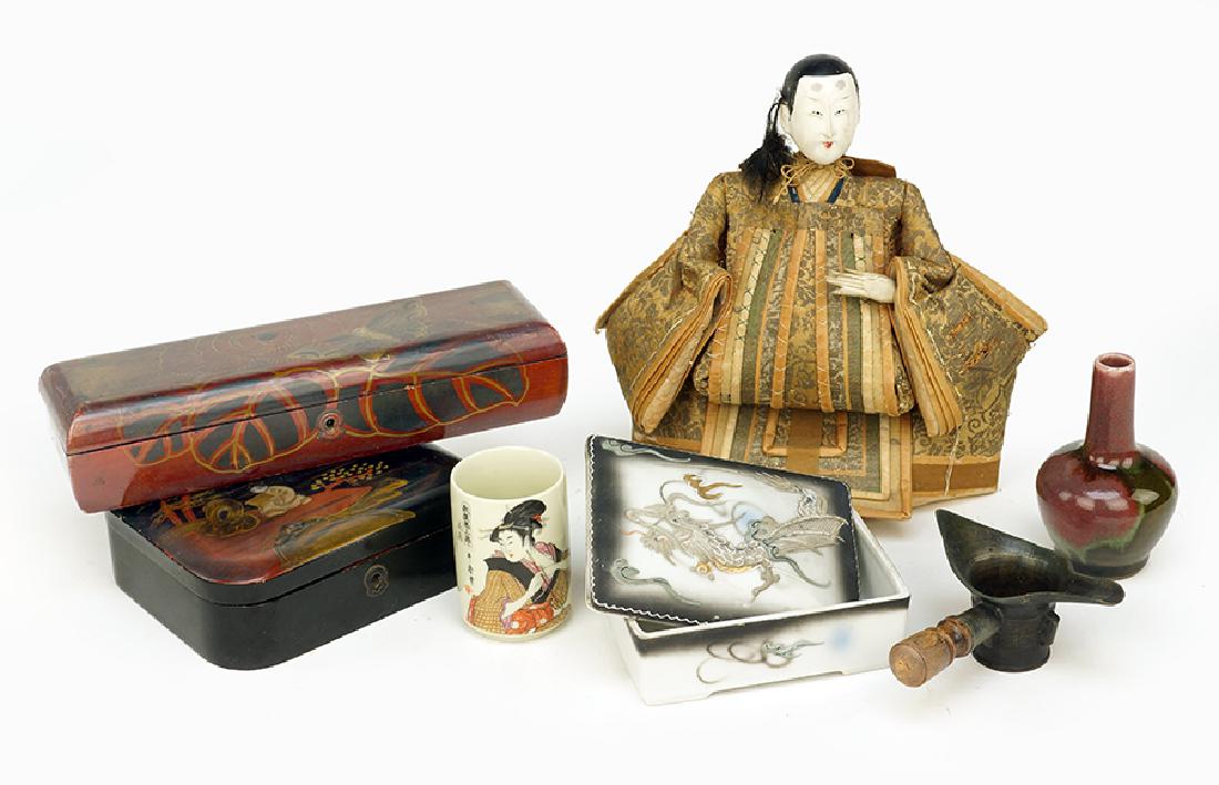 A Collection of Decorative Items. (1 of 1)