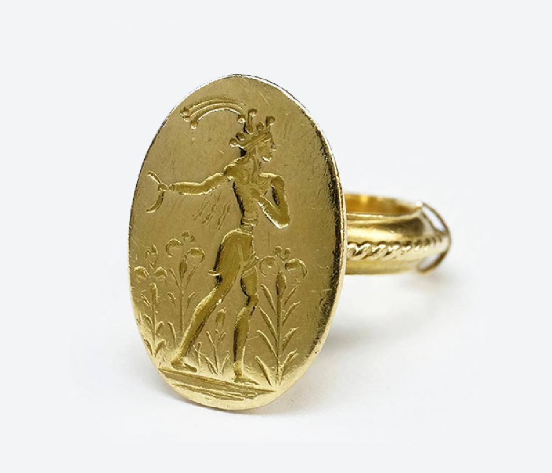 An 18 Karat Yellow Gold Ring. (1 of 1)