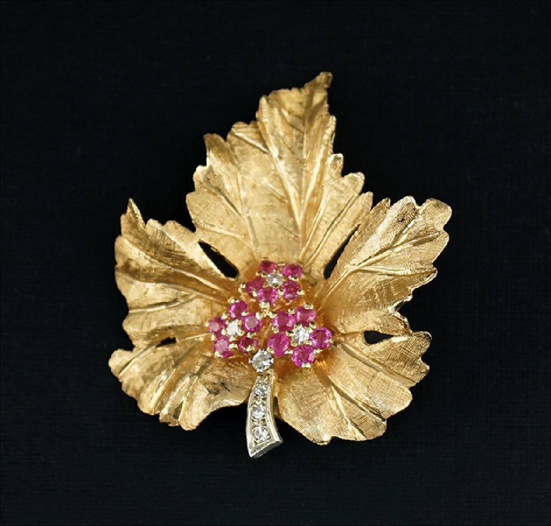 A 14 Karat Yellow Gold Leaf Brooch. (1 of 1)