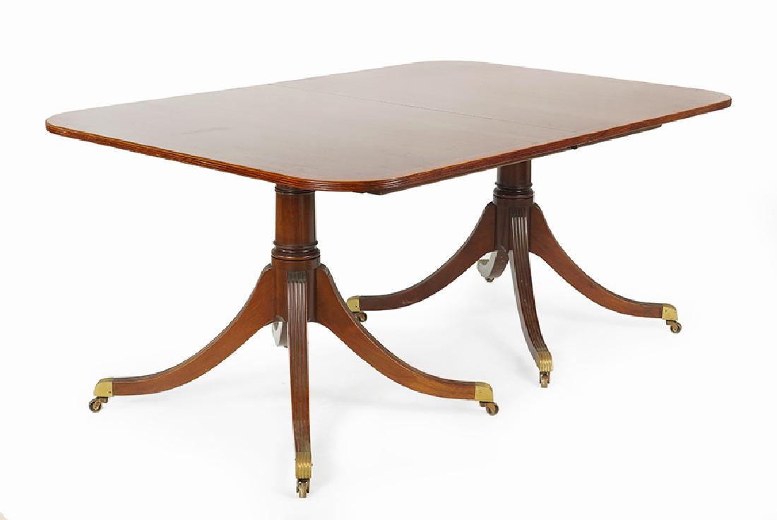 A Regency Mahogany Dining Table. (1 of 1)