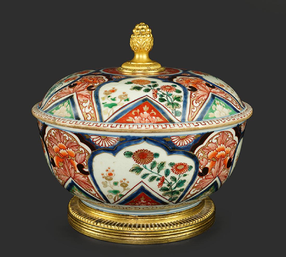 An 18th Century Chinese Imari Porcelain Tureen. (1 of 16)