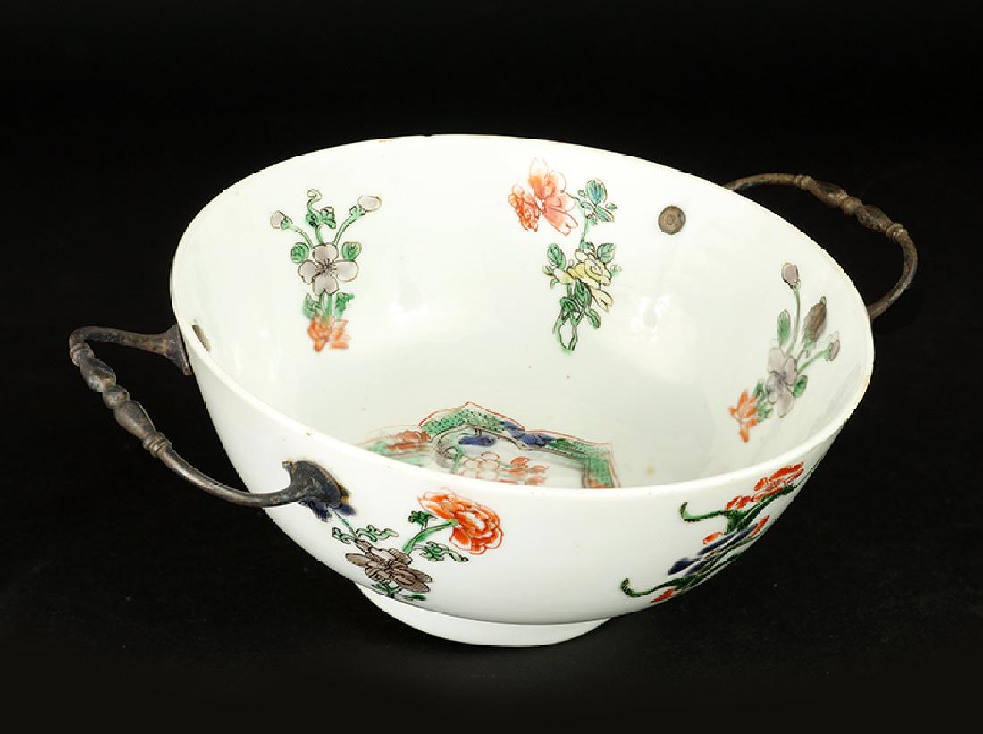 An 18th Century Chinese Famille Verte Porcelain Bowl. (1 of 12)