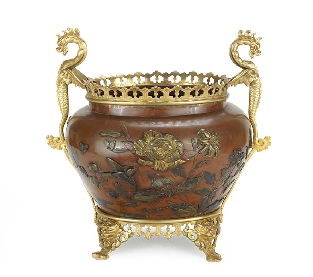 A Bronze Cache Pot. (1 of 1)