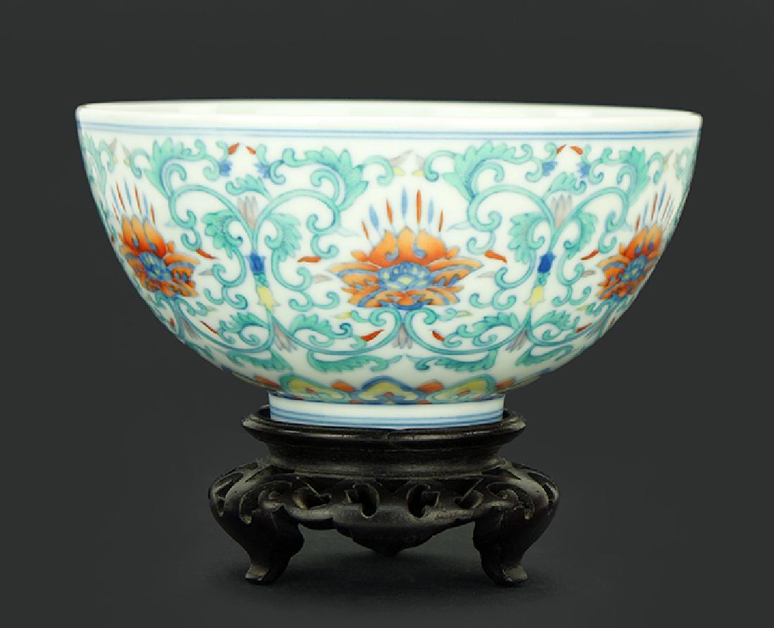 A Chinese Wucai Glazed Porcelain Bowl. (1 of 4)