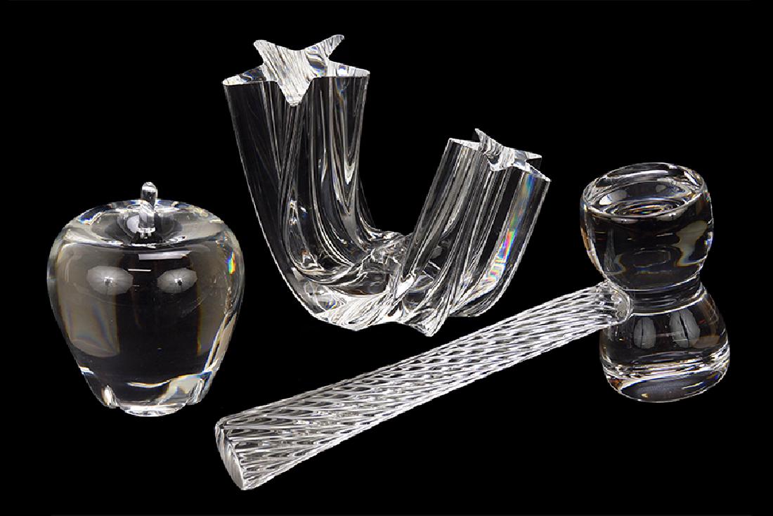 A Steuben Glass Apple. (1 of 1)