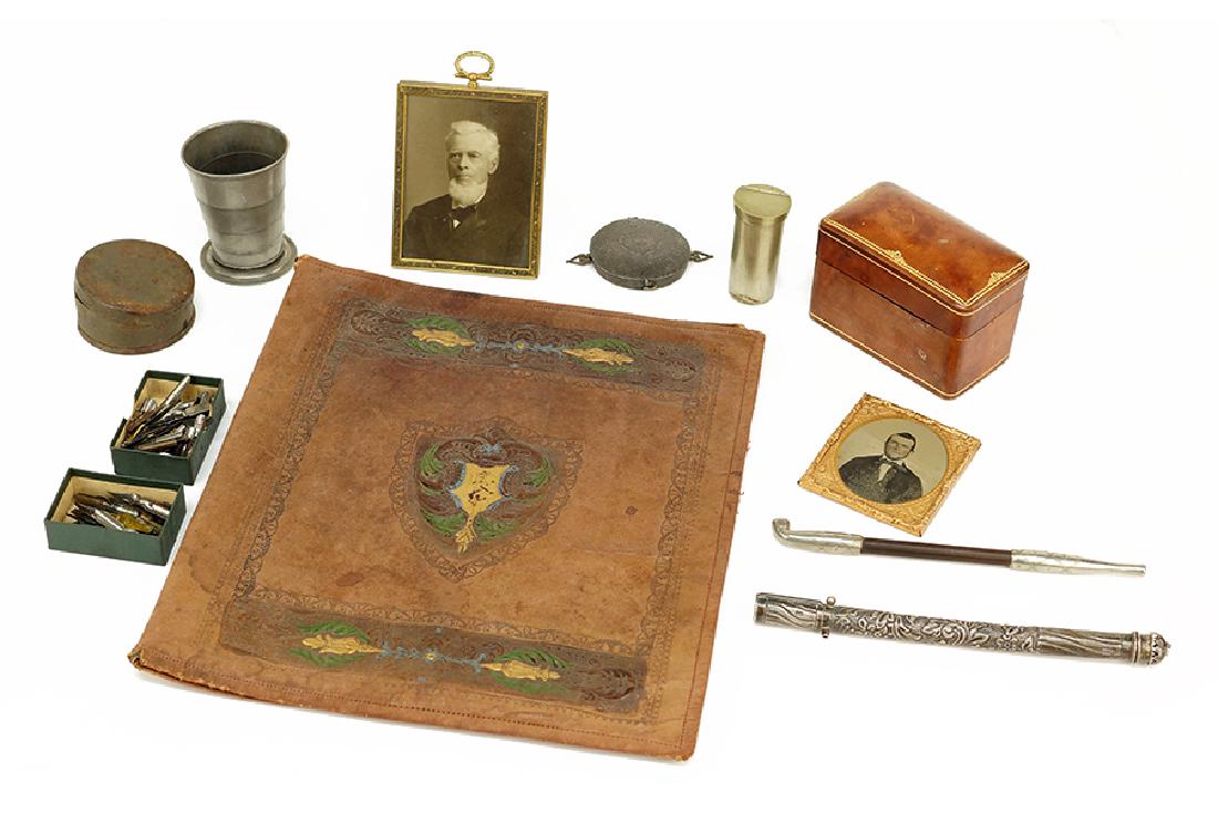 A Collection of Decorative Items. (1 of 1)