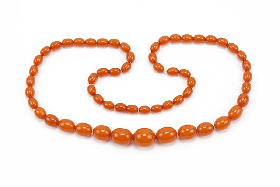 An Amber Bead Necklace. (1 of 5)