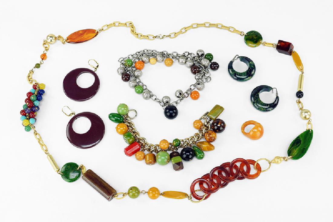 A Bakelite Charm Bracelet. (1 of 1)