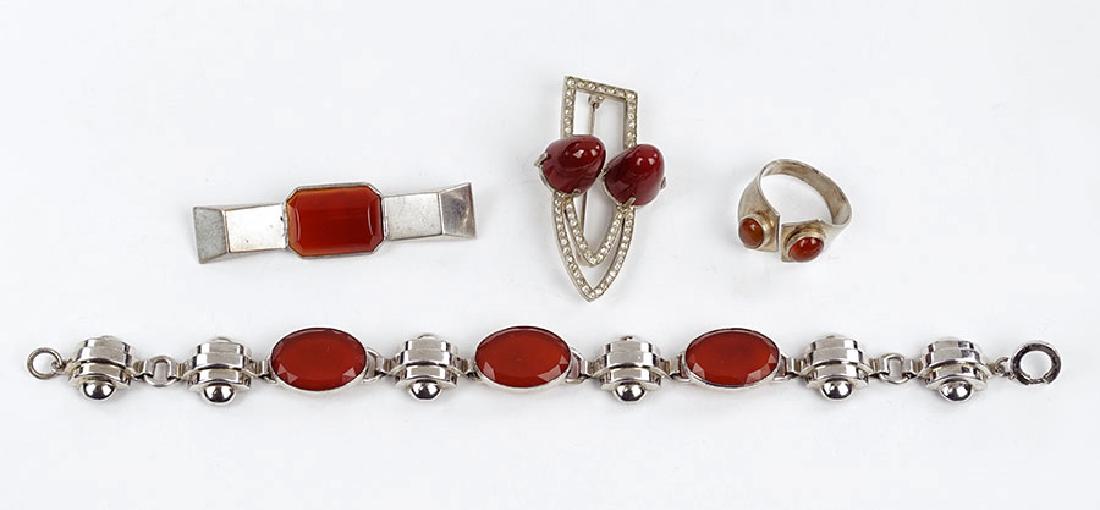 A Carnelian And Sterling Silver Bar Pin. (1 of 1)