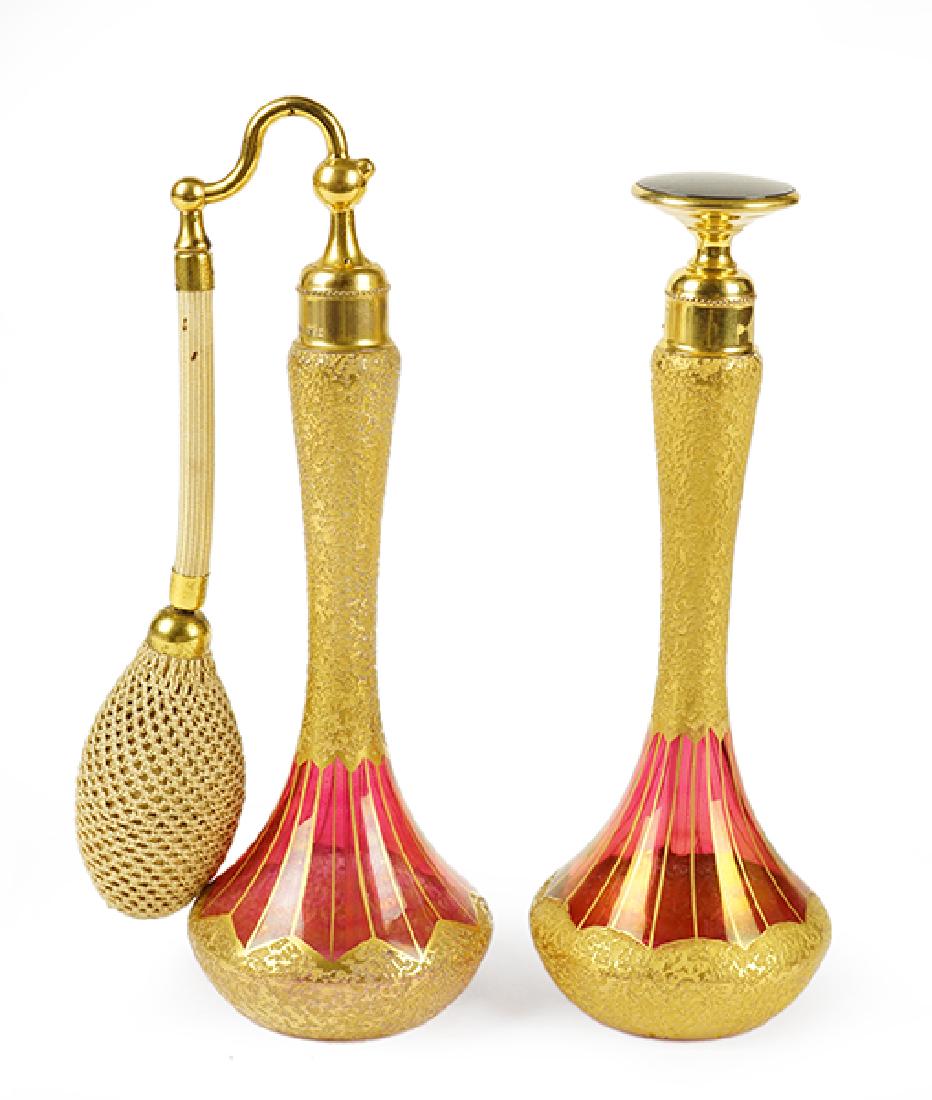 A DeVilbiss Gold and Pink Perfume Atomizer Set. (1 of 1)