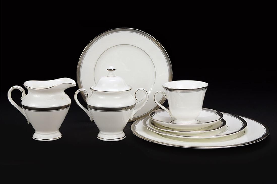 A Wedgwood Porcelain Dinner Service. (1 of 1)