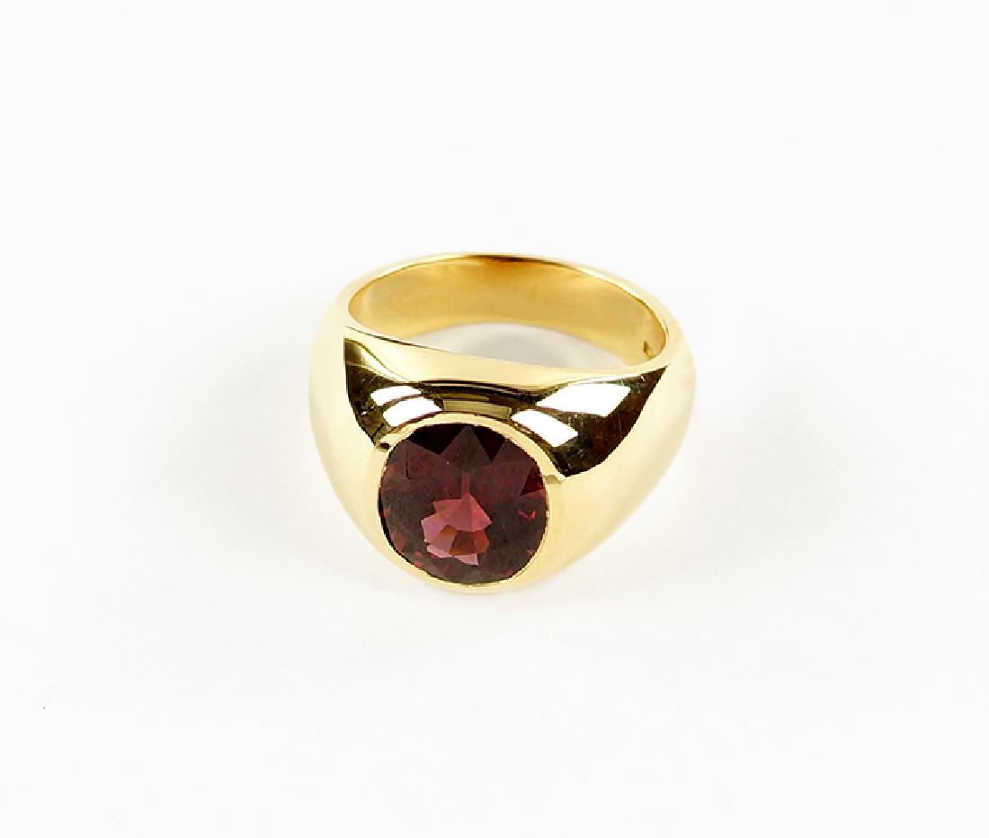 A Rhodolite Garnet Ring. (1 of 1)
