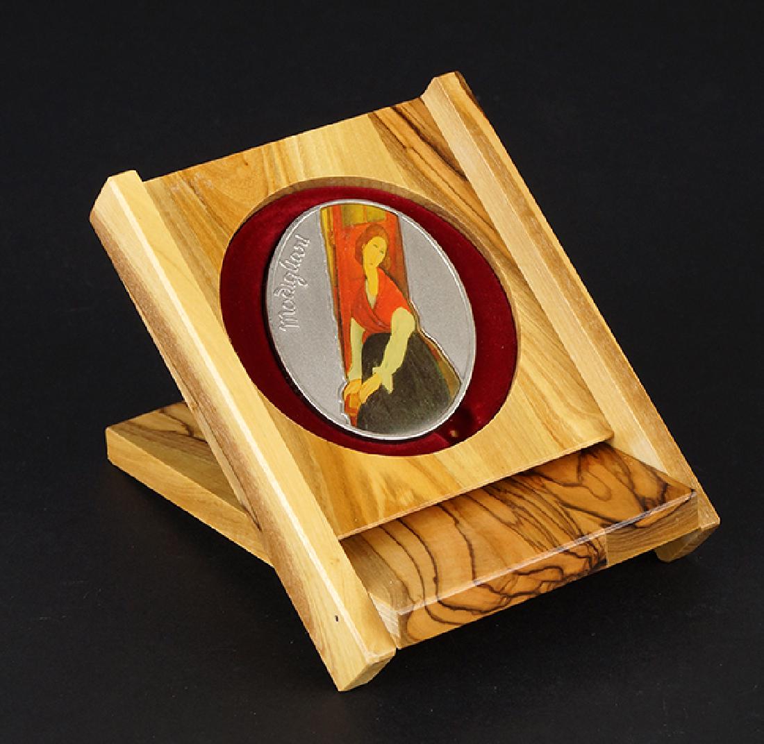 Amedeo Modigliani - Jeanne Hebuterne, Silver Medal.: Amedeo Modigliani - Jeanne Hebuterne, Silver Medal. featuring a fine silver medal with a silkscreen of Modigliani's "Jeanne Hebutern", Israel Coins and Medals Corp., 1998, In original display and COA