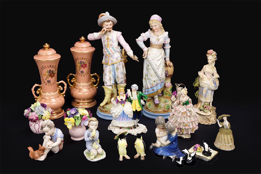 A Collection of Continental Porcelain Decorative Items. (1 of 1)