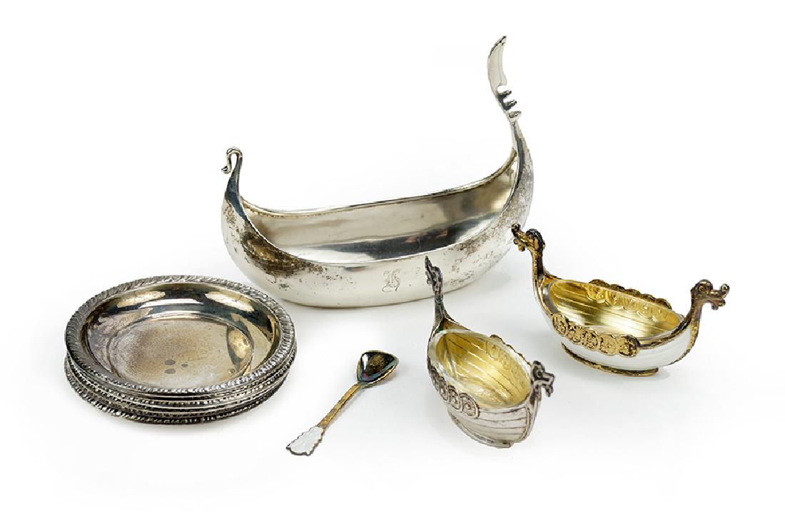 A Spaulding Sterling Silver Boat Form Dish. (1 of 1)