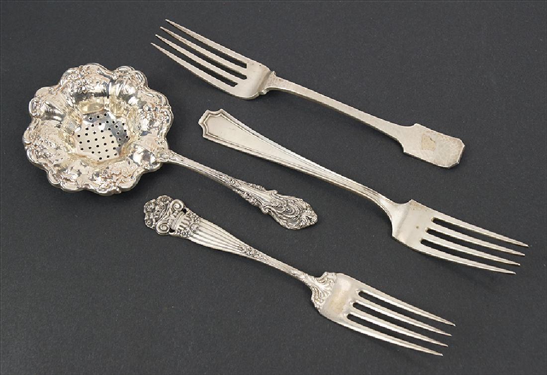 A Wallace Sterling Silver Tea Strainer - Wallace Sterling Silverware A Wallace Sterling Silver Tea Strainer - Wallace Sterling Silverware