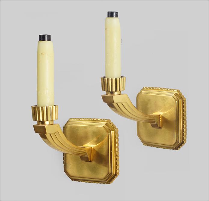 A Pair of Gilt Bronze Single-Light Sconces. (1 of 13)