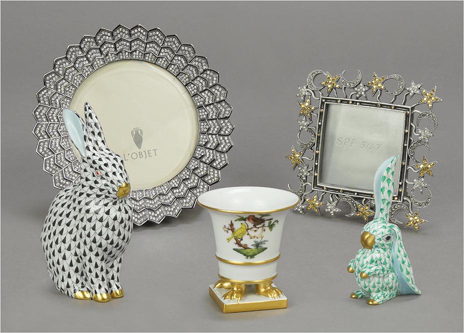 A Collection of Decorative Items. (1 of 1)