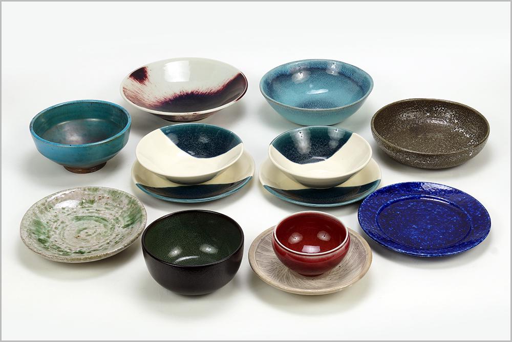 A Collection of American Glazed Ceramic Table Articles. (1 of 1)