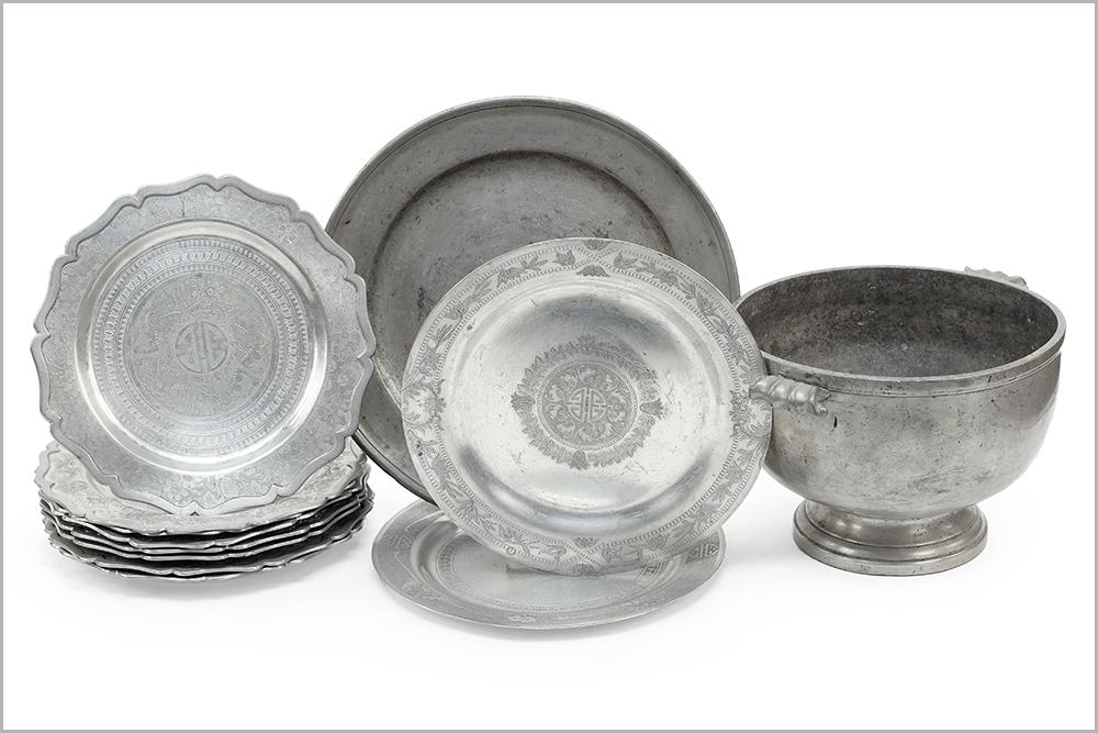 A Set of Eight Metal Chargers. (1 of 1)