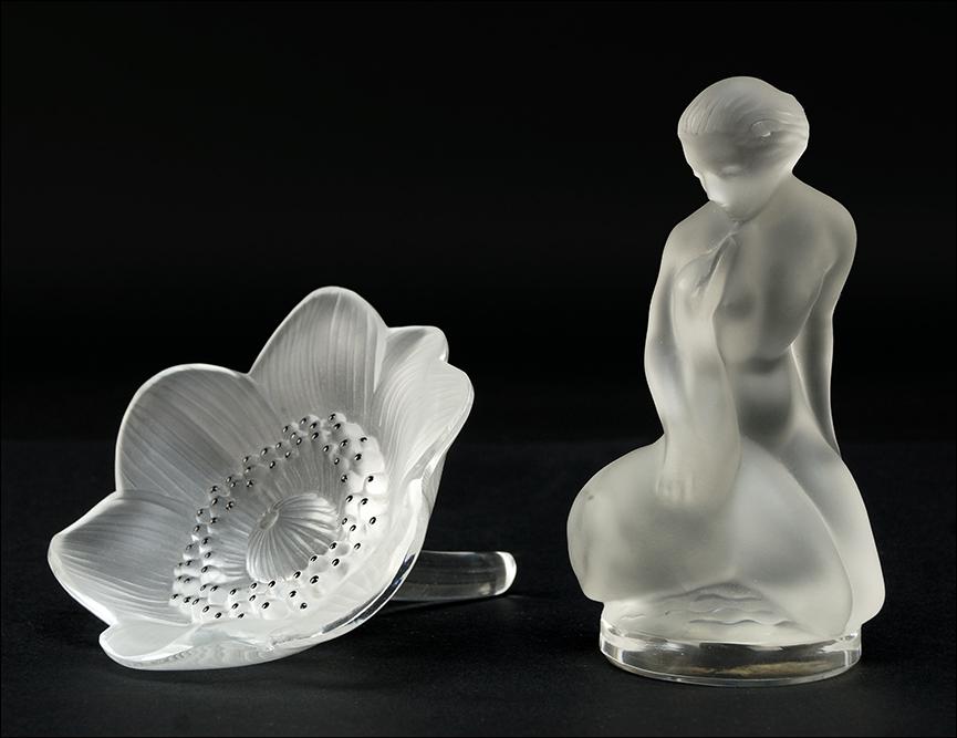 A Lalique 'Anemone' Paperweight. (1 of 1)