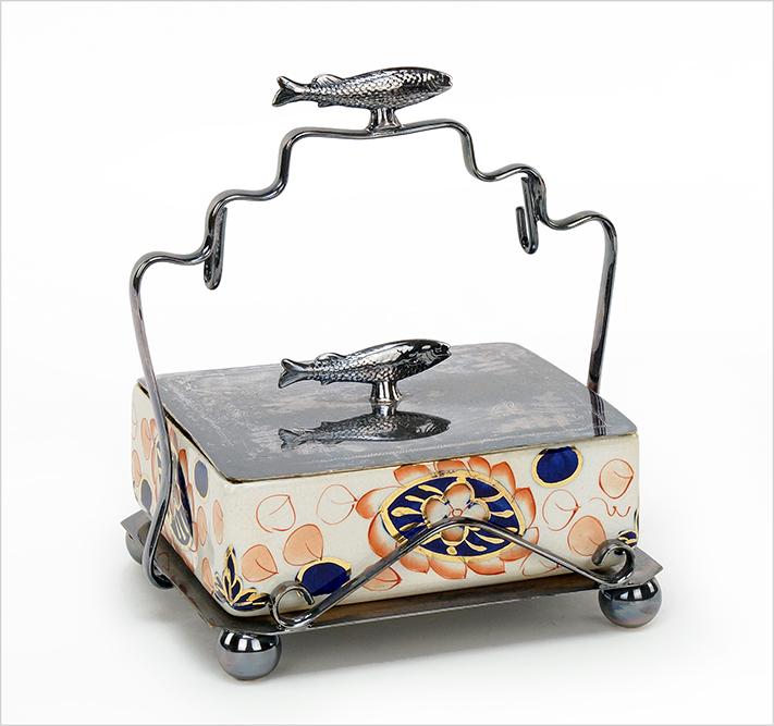 A 19th Century Imari Porcelain Sardine Server. (1 of 1)