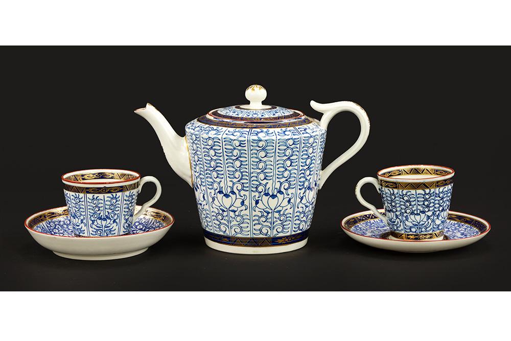 A Set of Royal Worcester Porcelain Cups and Saucers in: A Set of Royal Worcester Porcelain Cups and Saucers in the Royal Lily Pattern. Together with a Royal Worcester porcelain teapot in the Royal Lily pattern (crescent moon mark). Including a set of fourt