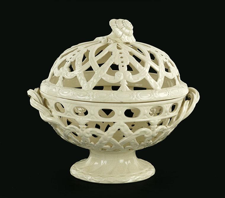 A Wedgwood Creamware Orange Basket.: A Wedgwood Creamware Orange Basket. Footed reticulated bowl with a corresponding cover 9" x 9.5"